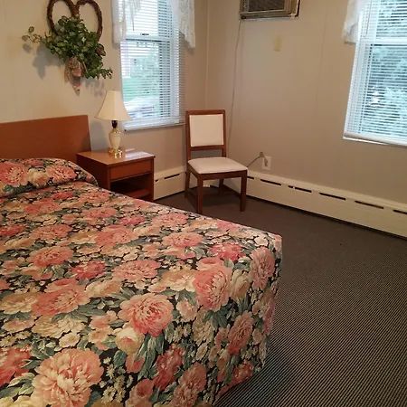Simmons Motel And Suites-3